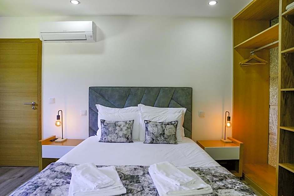 Casa d'Henrique Retreat Pool and Spa