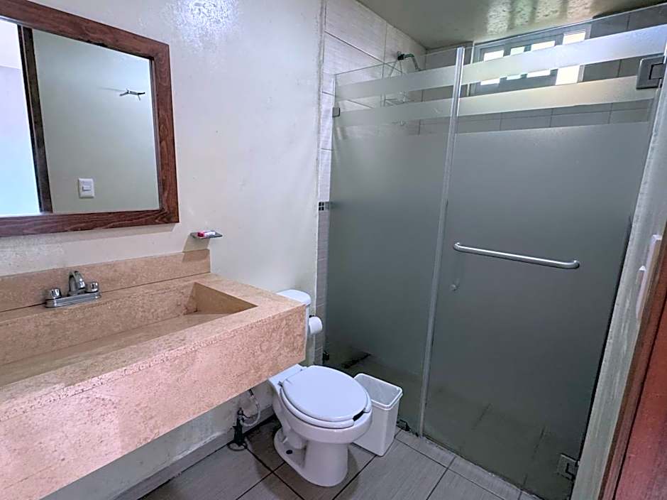OYO Hotel Familiar Tollan