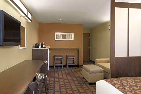 1 Queen Bed Studio Suite Non-Smoking