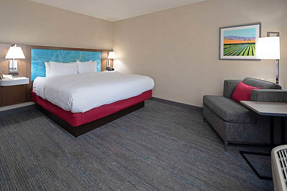 Hampton Inn By Hilton Visalia