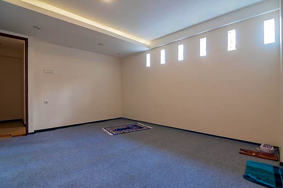 RedDoorz Syariah Plus near Tanjungpura University 2 Pontianak