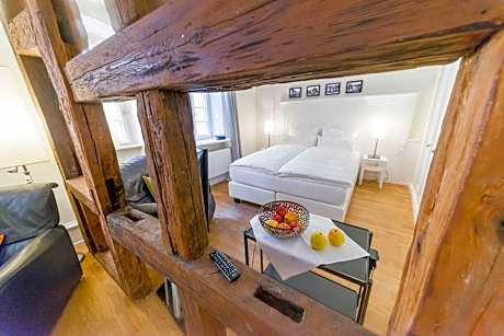 Deluxe Studio