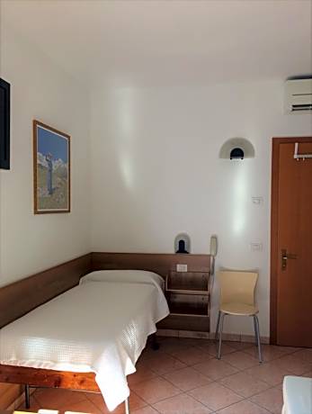 Twin Room with Balcony and Mountain View