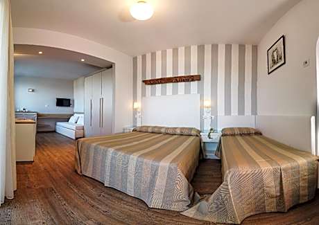 Junior Suite with Front Sea View - Beach Access