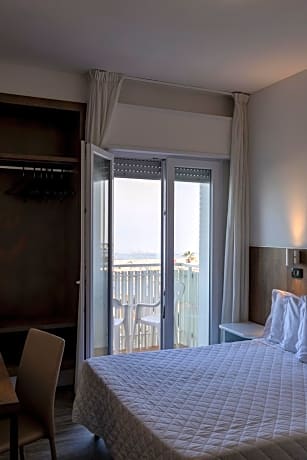 Deluxe Double Room with Sea View