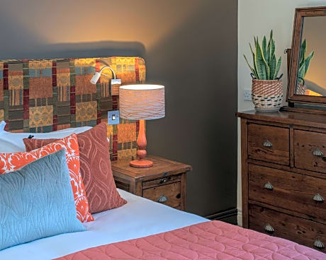 Double or Twin-Deluxe-Ensuite