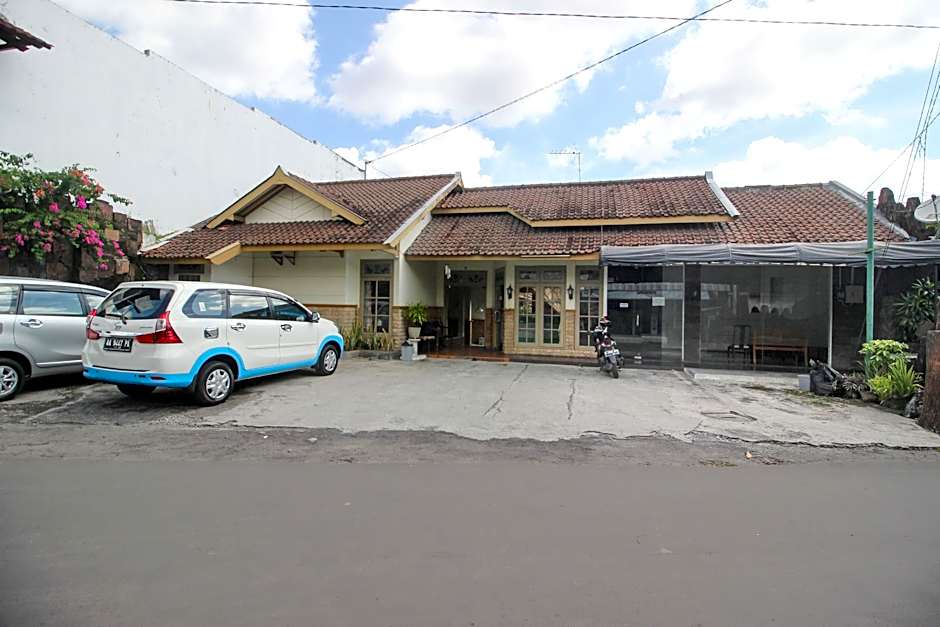 RedDoorz near RS Sarjito Yogyakarta 2