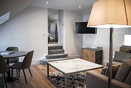 MacDonald Suite