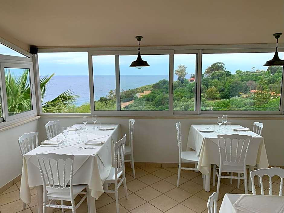 HOTEL MERCURIO SUL MARE - Fish restaurant and private beach