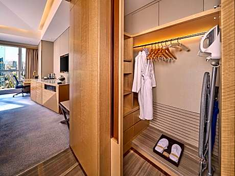 King Premium Room with Tianfu View - High Floor
