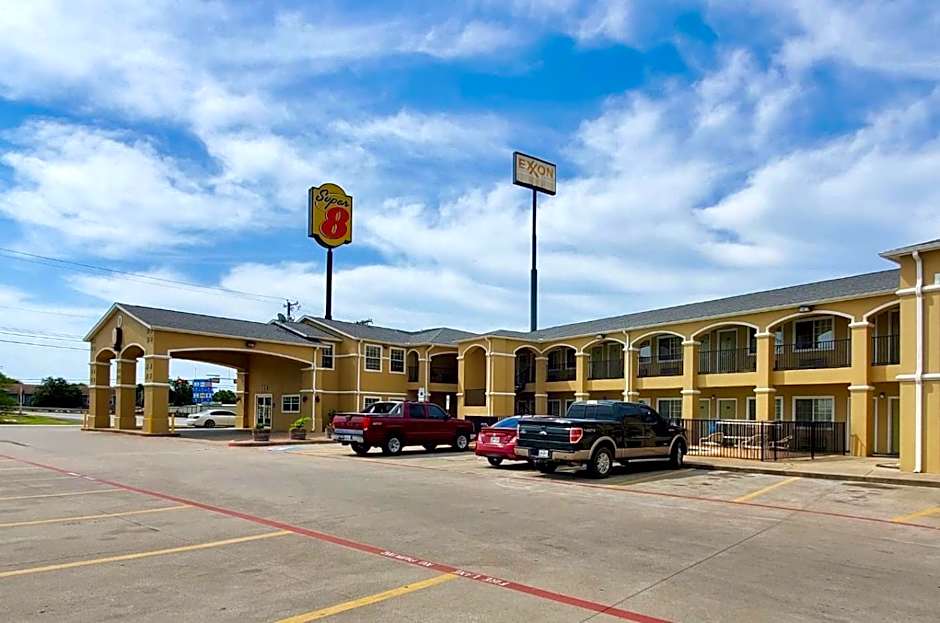 Super 8 by Wyndham Forney/East Dallas