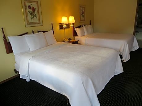 Standard Queen Room with Two Queen Beds with Fridge and Mircowave