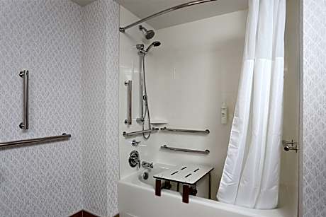 1 King Mobility Access With Tub Nonsmoking