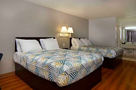 2 QUEEN BEDS | SMOKING