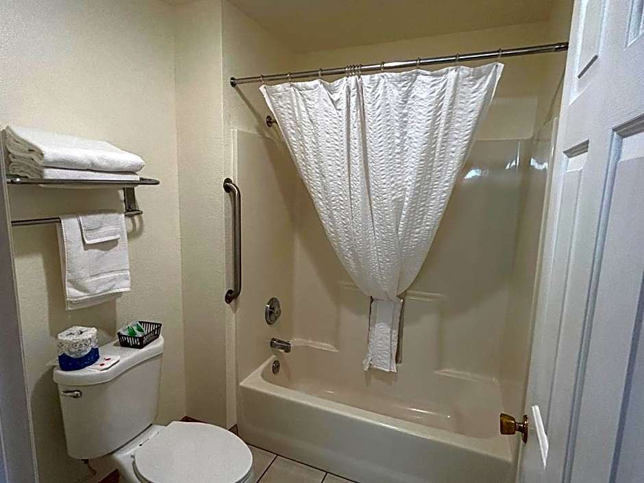 Photo 1 of 5 of Deluxe 1 King Bed