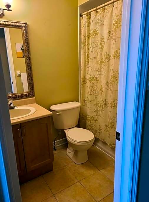 Top Floor of House in S Vaughan All to Yourself