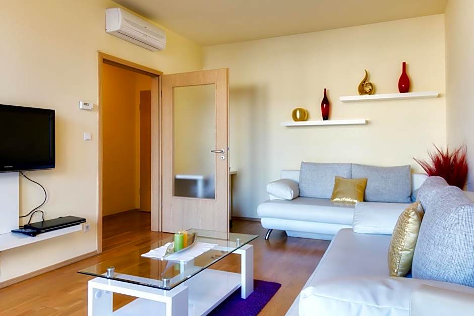 Trendy Deluxe Apartments