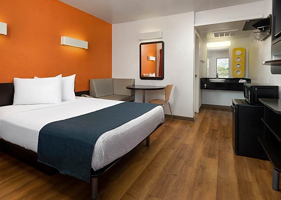 Motel 6-Carpinteria, CA - Santa Barbara - North