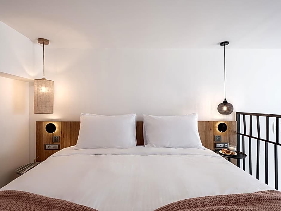 Calla Luxury Seafront Suites