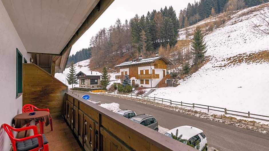 HOTEL DOLOMITI di De Martin D Oscar