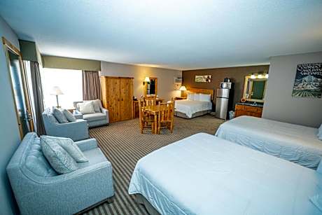 3 Queen Room - Non-Pet Friendly