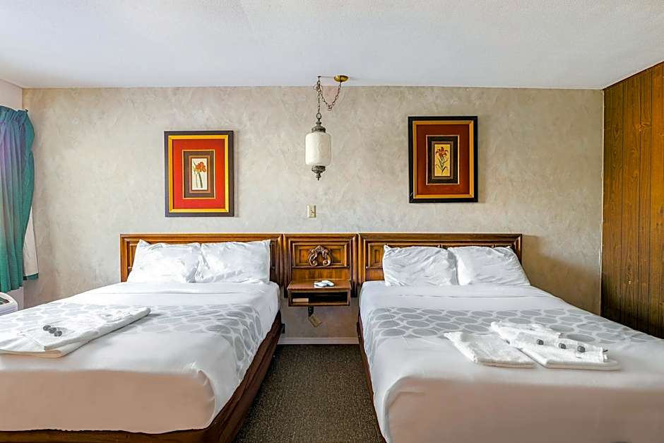 Love Hotels Tomahawk by OYO at Lake Mohawksin WI