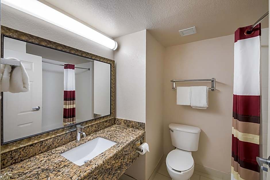 Red Roof Inn & Suites Austin East - Manor