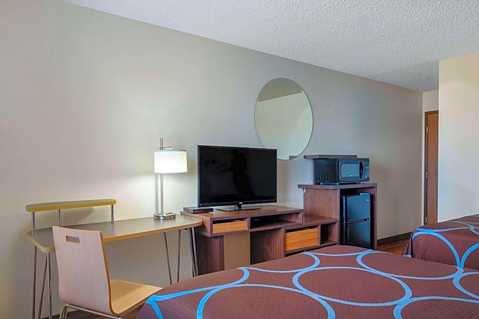 Super 8 by Wyndham Livingston