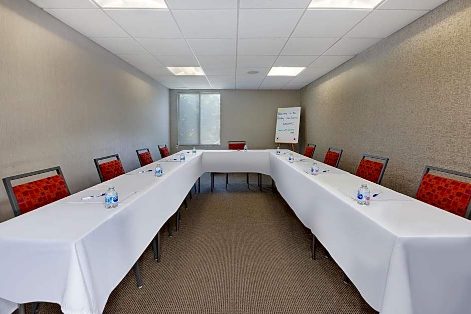 Holiday Inn Express - Waldorf By IHG