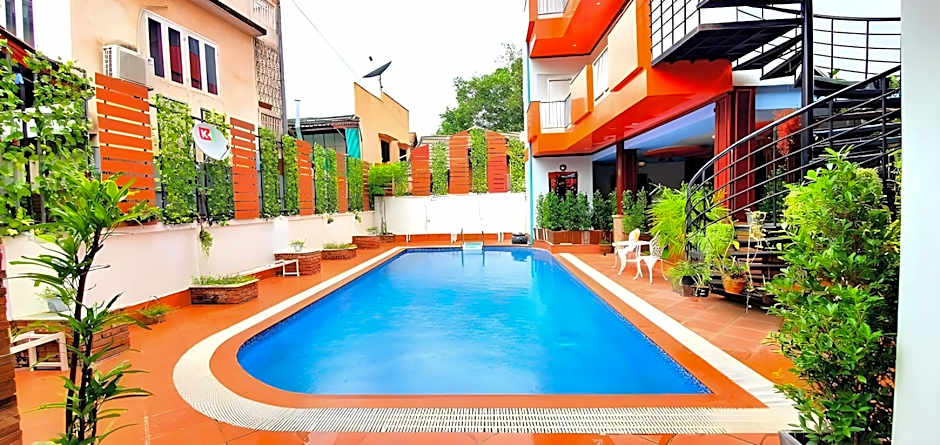 Ruby Riverside Hotel & Hostel