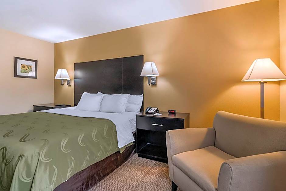 Quality Inn & Suites Lenexa Kansas City