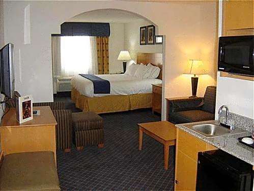 Holiday Inn Express Hotel & Suites Carlsbad By IHG