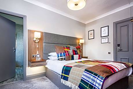 Small Double Room with Double Bed - Non-Smoking