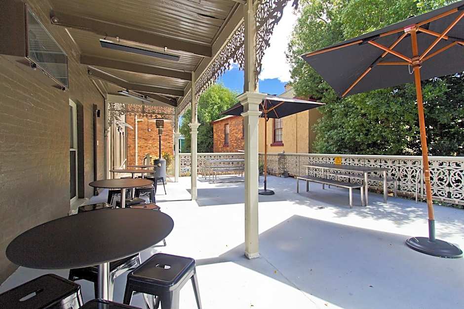 Deloraine Hotel