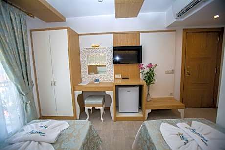 Deluxe Twin Room with Land and Side Sea View