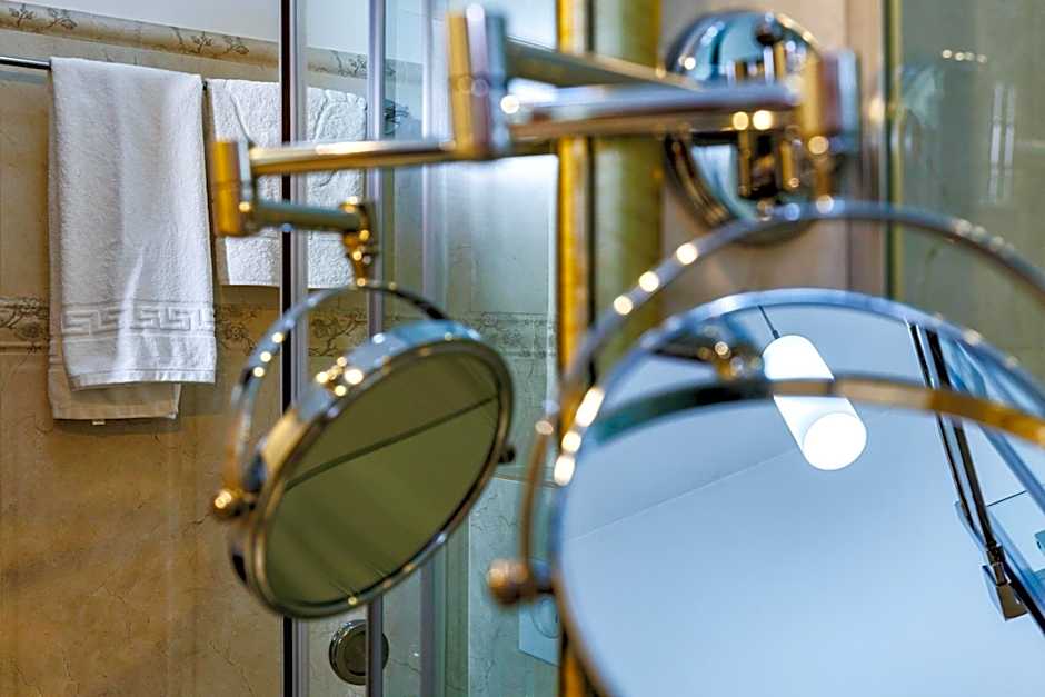 La Strada Boutique Villa