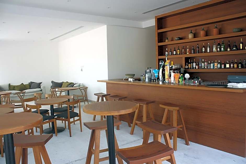 Amphora Hotel & Suites