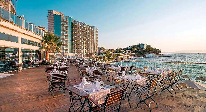 Charisma De Luxe Hotel