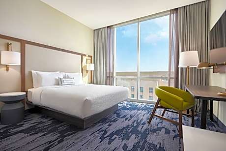 Guest room, 1 King, City view