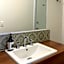Cooks Endeavour Motor Inn - Near beach & Gold Coast Airport