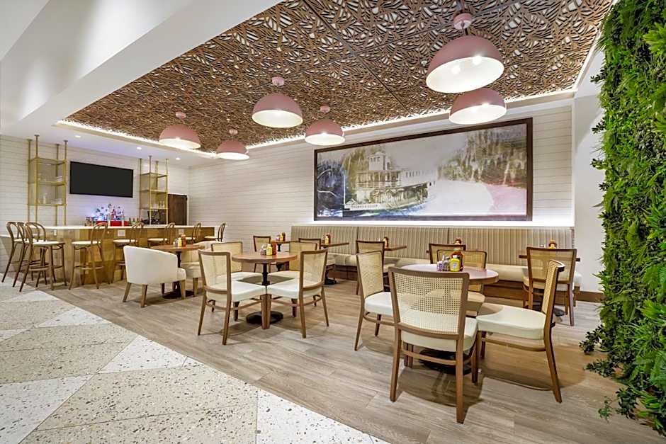 The Banyan Hotel Fort Myers, Tapestry Collection by Hilton