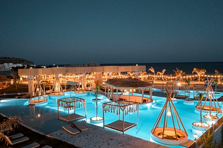 Alia Luxury Beachfront Suites and SPA
