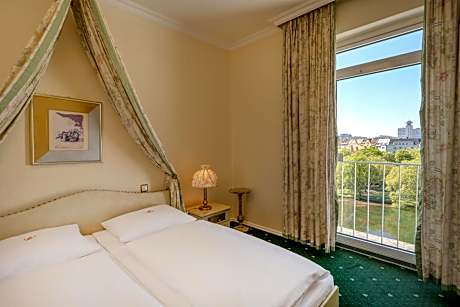 Suite with Lake View
