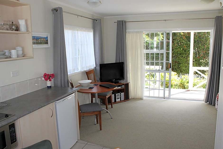 Ash Grove Boutique Motel