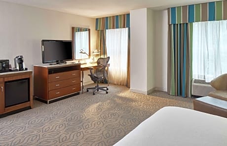 1 King Mobility/hearing Accessible Ri Shwr Vis Doorbell Alrt-vis Phone Alrt-comp Wifi Refrigerator-m