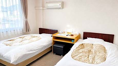 Twin Room A- Smoking