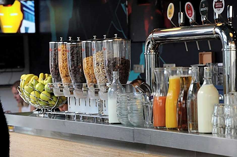 The 3 Ducks Eiffel Tower by Hiphophostels