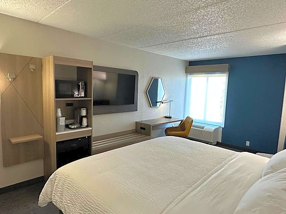 Holiday Inn Express & Suites Eden Prairie  Minneapolis By IHG