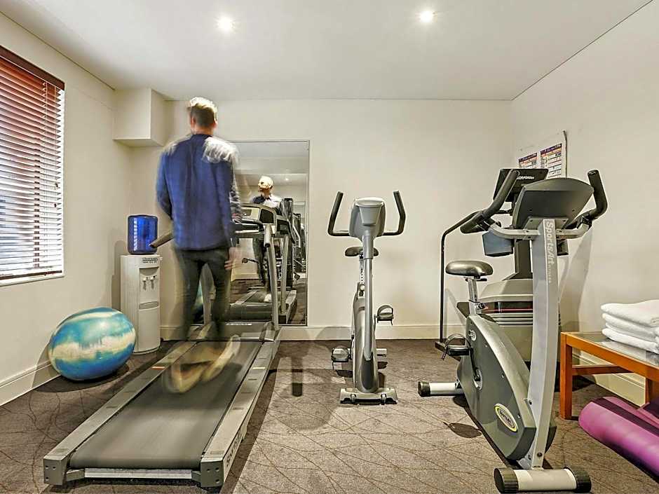 Hotel Ibis World Square