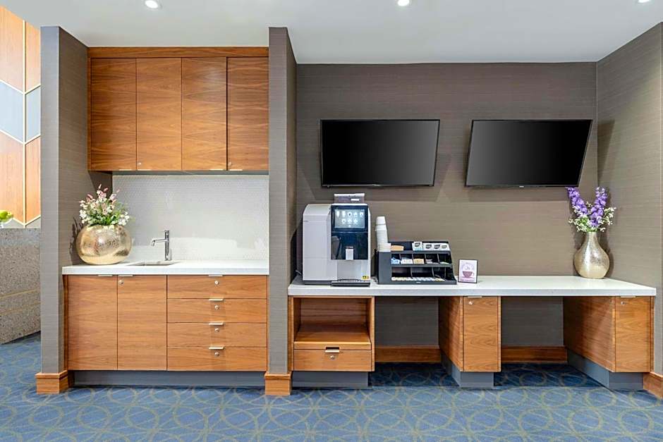Sandman Signature Mississauga Hotel